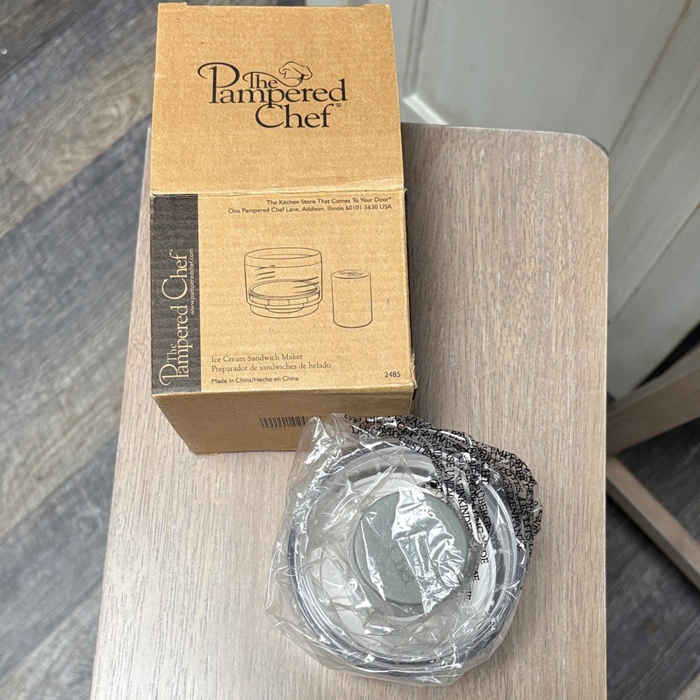 The Pampered Chef Ice Cream Sandwich Maker